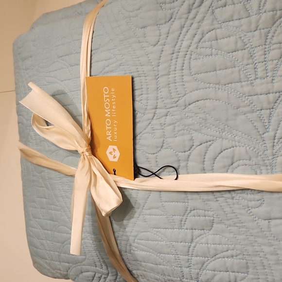 comforter - Picture 2 of 2